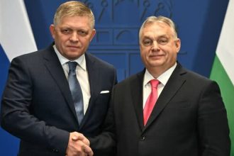 EU Urges Hungary and Slovakia to Break Free from Russian Oil Dependence