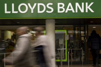 Lloyds Welcomes Amazon Web Services Executive as New AI Visionary!