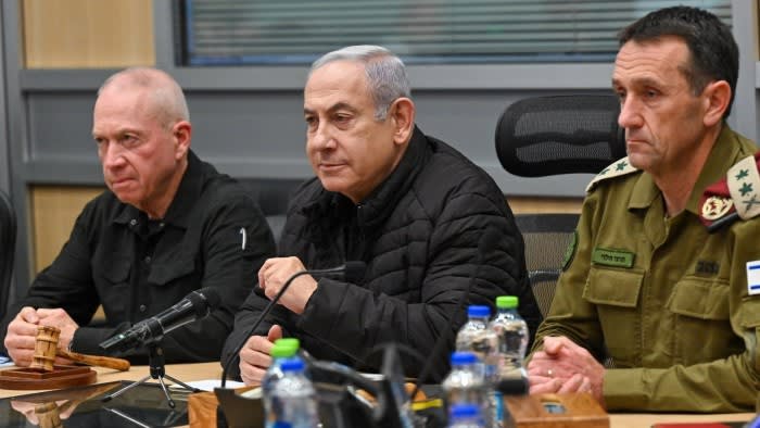 Netanyahu Faces Off Against Security Chiefs Over Controversial Hamas Deal