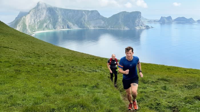 Unleashing the Spirit of Adventure: Exploring Lofoten’s Trails and Seas!