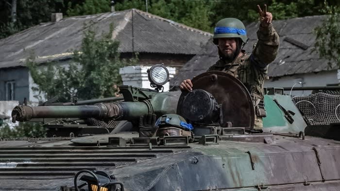 Ukrainian Forces Hold Their Ground as Russian Reinforcements Struggle to Regain Control