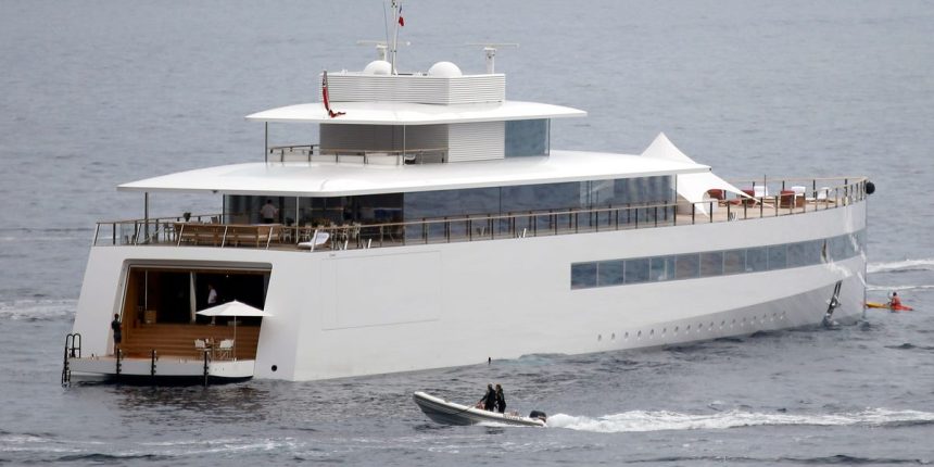 Drama on the Waves: Steve Jobs’ Iconic Yacht Venus Collides with Another Superyacht Near Naples!