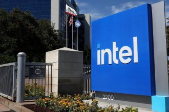 Intel Shareholders Blow the Whistle: Allegations of Concealed Issues in Chip Manufacturing Before Layoffs and Weak Earnings Revealed