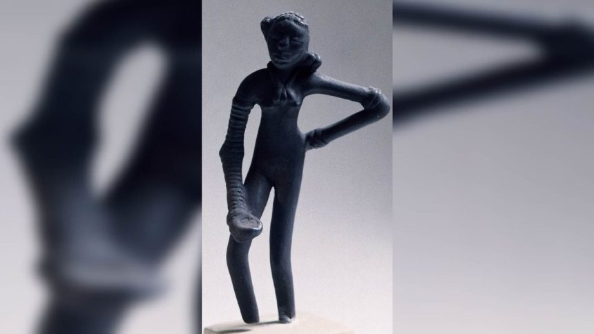 Meet the Dancing Girl: An Enigmatic Indus Valley Treasure that Captivates Hearts!