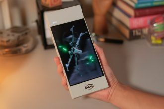 Introducing the Future: Looking Glass Unveils Stunning 0 Phone-Sized Holographic Display!