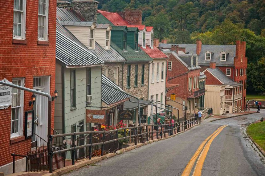 Discover the Hidden Gems: Top 10 Small Towns in West Virginia as Recommended by Locals!