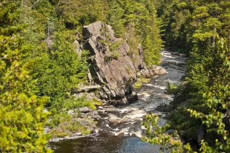 Discover Maine’s ‘Grand Canyon’: A Hiker’s Paradise of Breathtaking Scenery and Cascade Adventures!