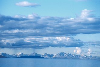 Discover Mongolia’s Hidden Gem: A Stunning Lake with Caribbean-Blue Waters Awaiting Outdoor Adventures!