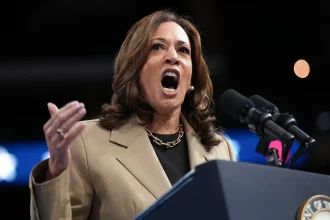 Harris Takes on Anti-Israel Protesters at Arizona Rally as Crowd Unites with ‘USA!’ Chants!