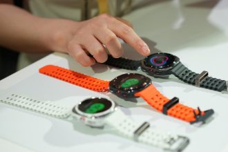 Samsung Chairman Fumes Over Apple-Inspired Designs for Galaxy Watch and Buds!