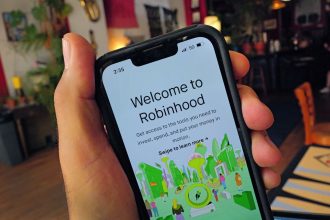 Robinhood Soars Past Earnings Expectations Amid Resurgence of Meme Stocks and Crypto Craze!