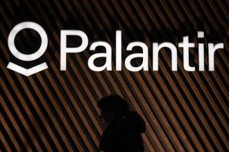 Palantir’s Stock Soars: Skyrocketing Earnings Surge Driven by Insatiable AI Demand!