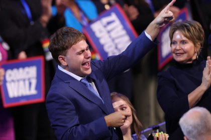 Gus and Tim Walz’s Heartwarming Father-Son Moment Captivates DNC Viewers