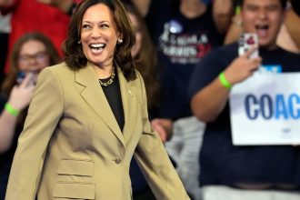 Kamala Harris and Tim Walz Rally in Arizona: A Bold Push to Conquer the Sun Belt!