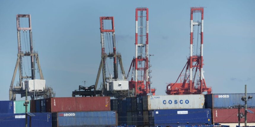 East and Gulf Coast Dockworkers Strike Suspended: New Deal Brings Promised Pay Boost!