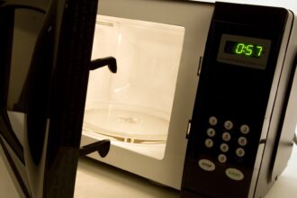 Unlock a Spotless Microwave: Essential Tips for a Sparkling Clean!