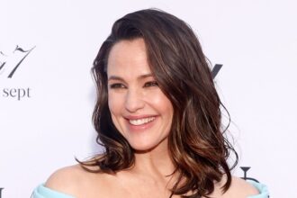 70-Year-Old Reveals the Secret Retinol Jennifer Garner Swears By for a 20-Year Youth Boost!