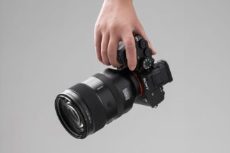 Revolutionizing Photography: Viltrox Unveils Premium Prime Lens That Matches Sony’s Best at Half the Price!